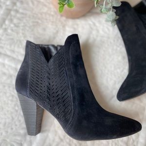 Like NEW / Vince Camuto / Rotiena Bootie